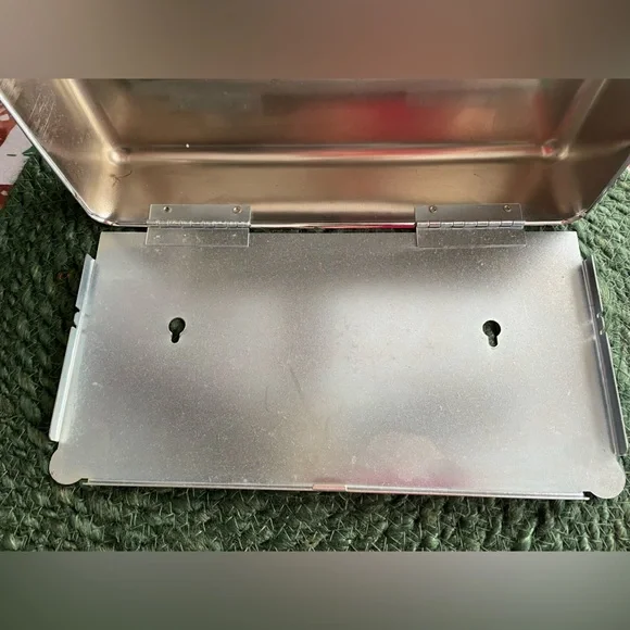 EUC METAL WALL MOUNT TISSUE BOX
MEDICAL GRADE EX-CELL METAL PRODUCTS INC. - Picture 4 of 6